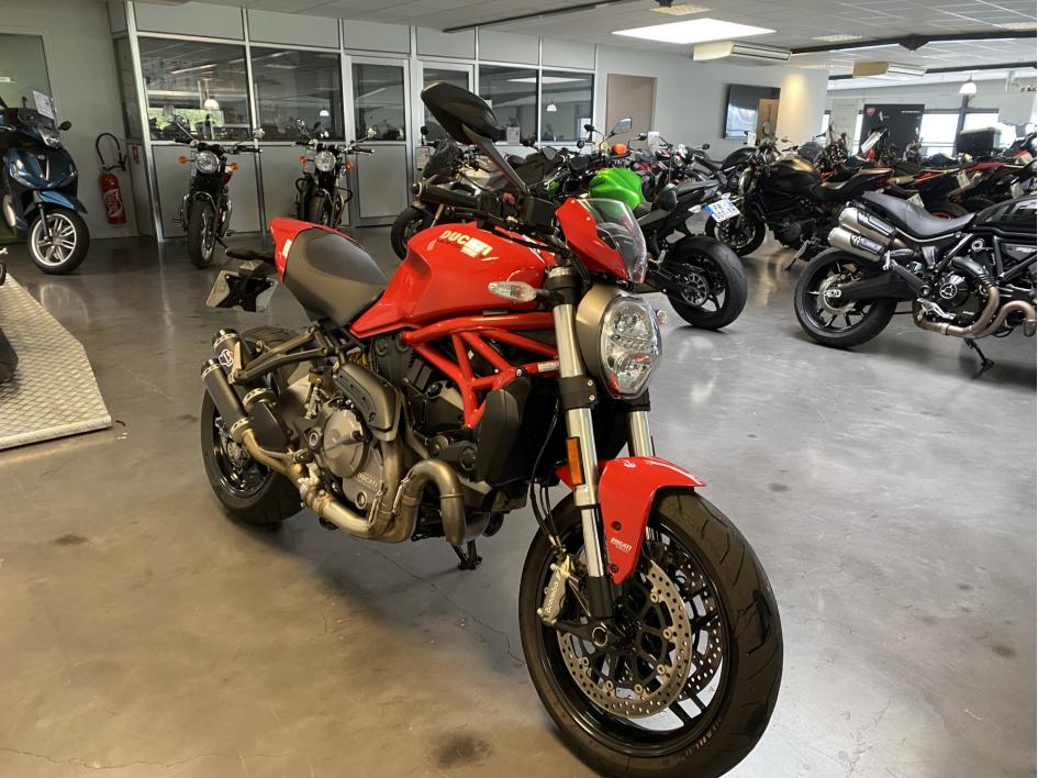 DUCATI MONSTER 821