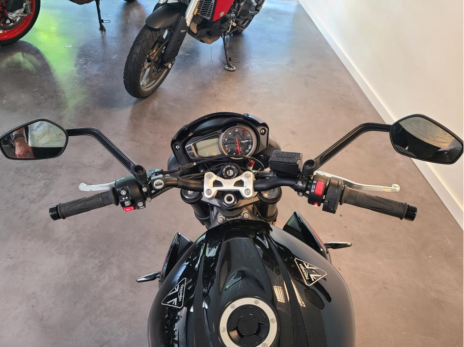 TRIUMPH STREET TRIPLE 765 R