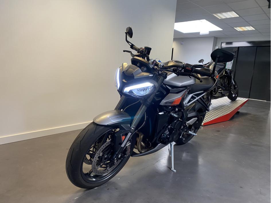 TRIUMPH STREET TRIPLE 765 RS