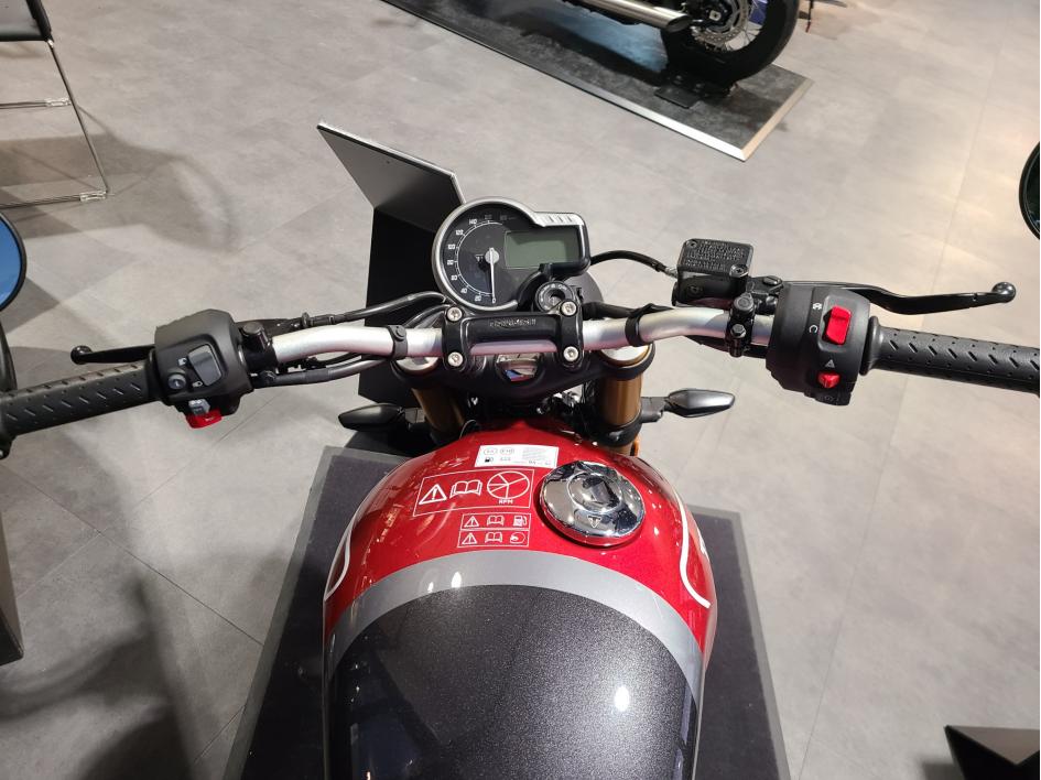 TRIUMPH SPEED 400
