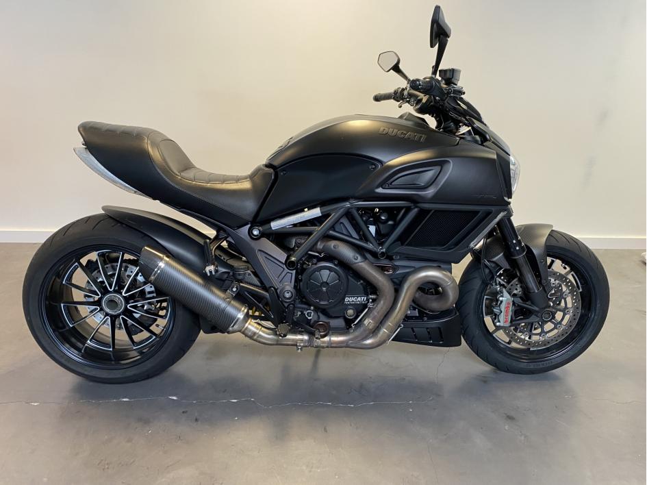 DUCATI DIAVEL DARK
