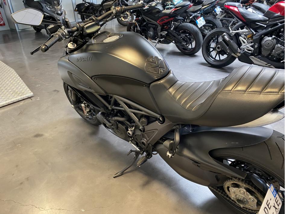 DUCATI DIAVEL DARK