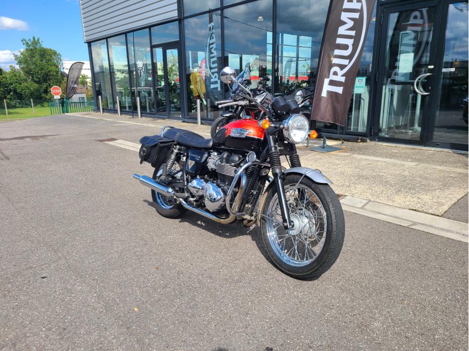 TRIUMPH BONNEVILLE T100 