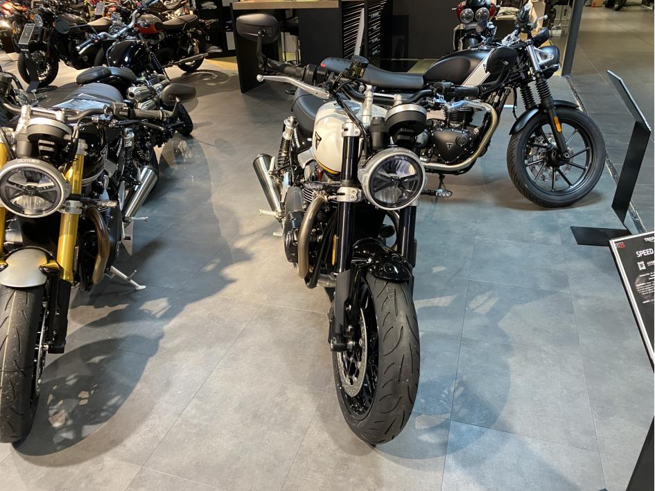 TRIUMPH SPEED TWIN 1200