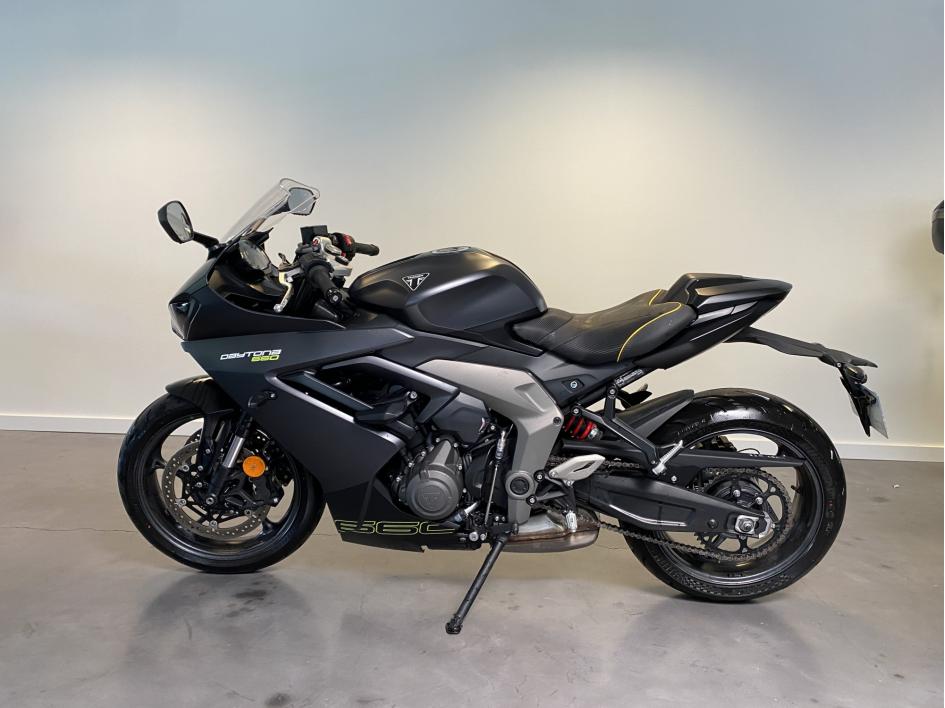 TRIUMPH 	DAYTONA 660