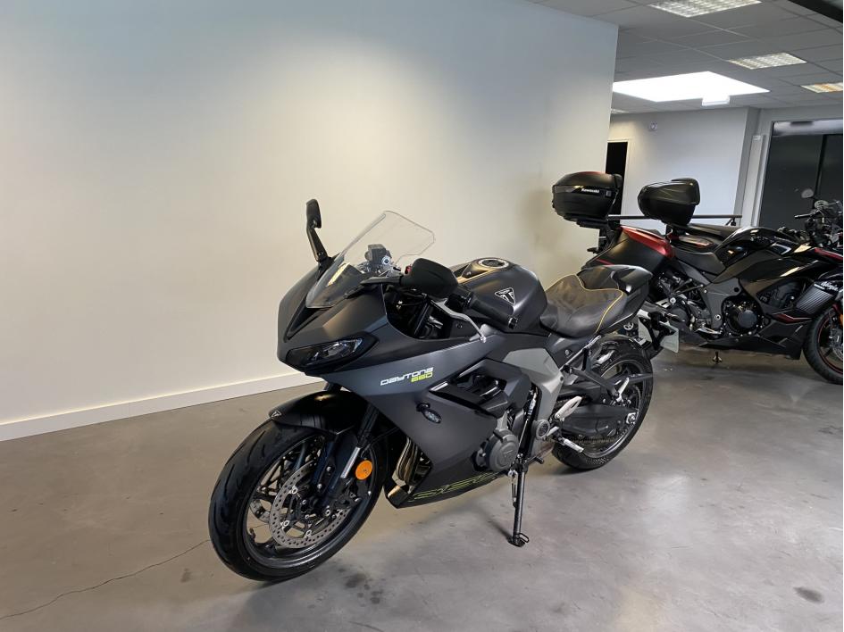 TRIUMPH 	DAYTONA 660
