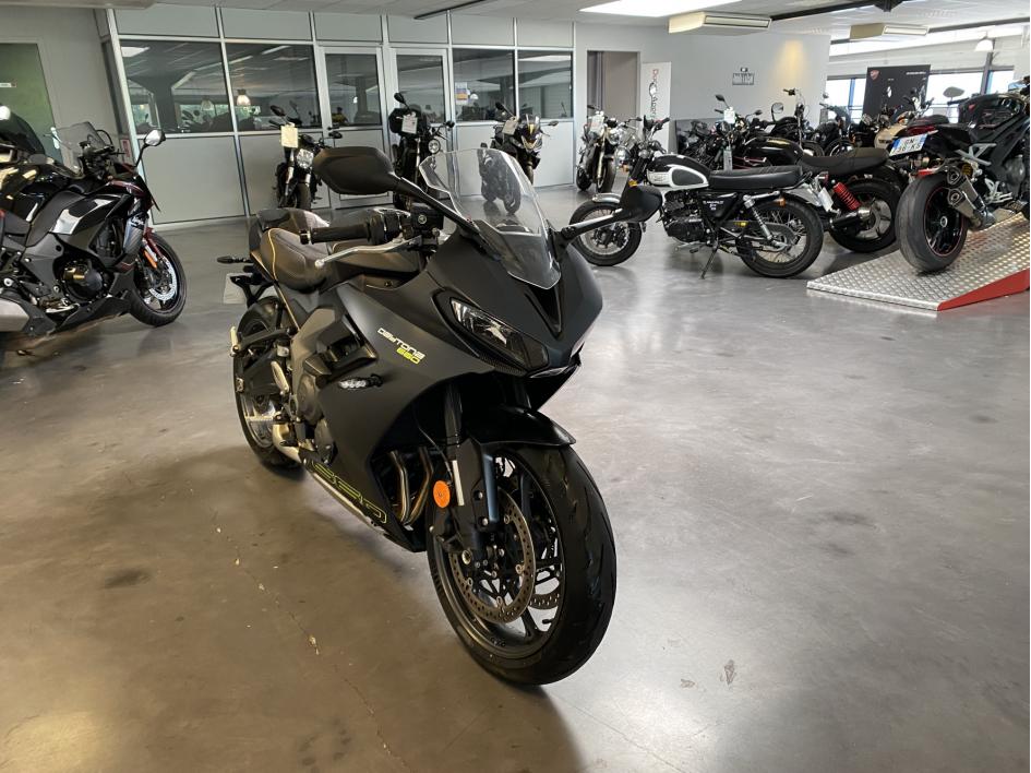 TRIUMPH 	DAYTONA 660