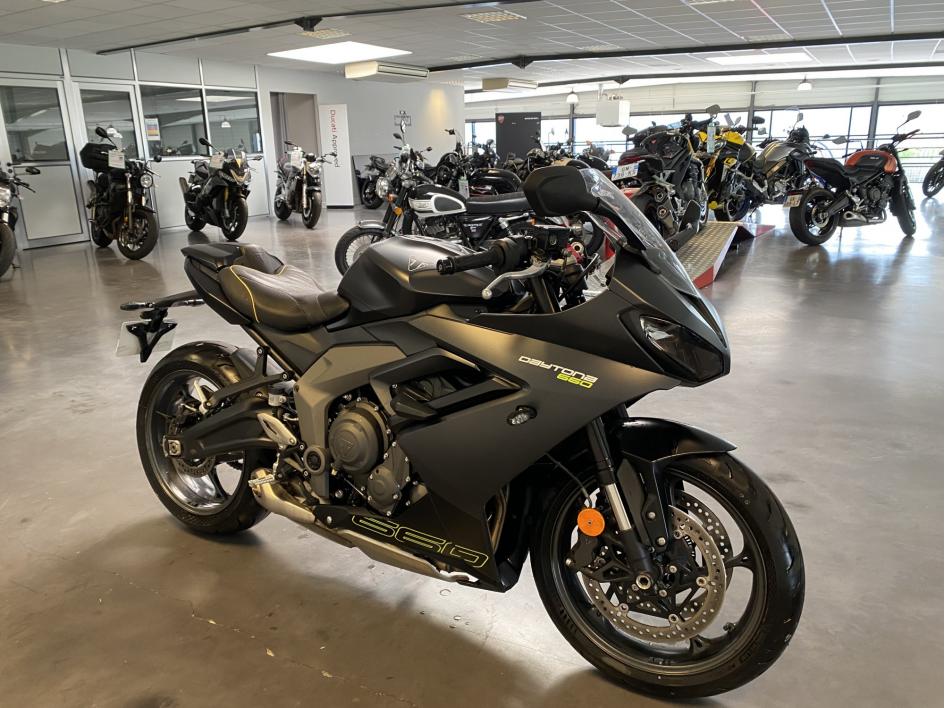 TRIUMPH 	DAYTONA 660