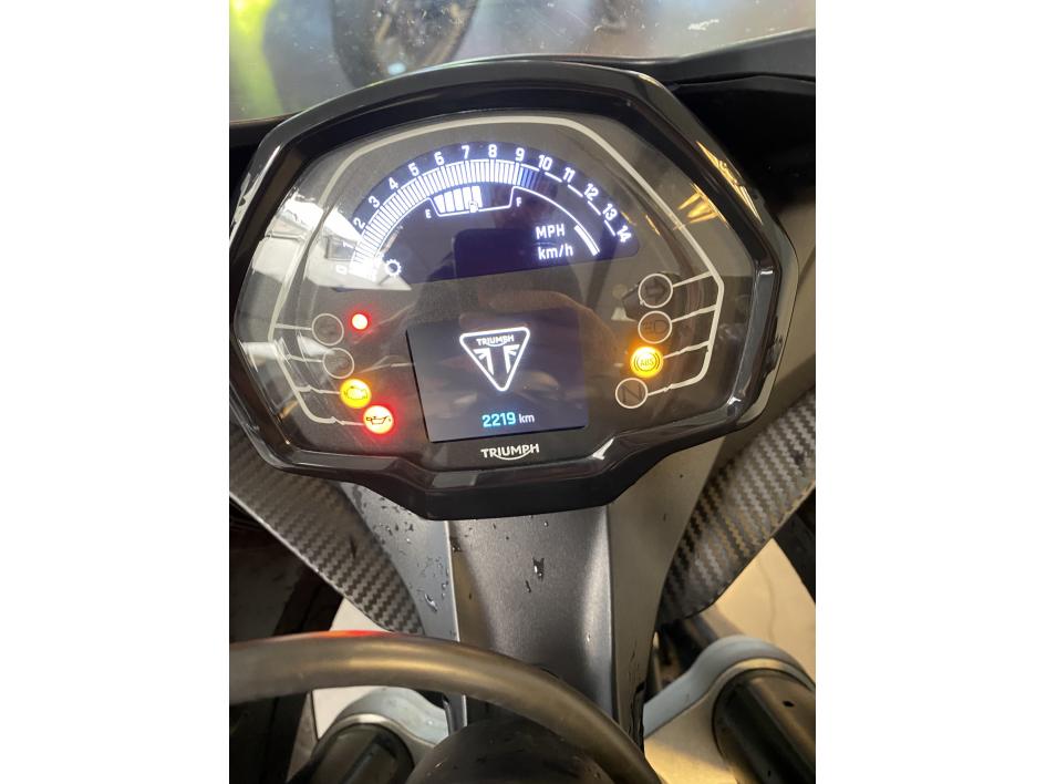 TRIUMPH 	DAYTONA 660