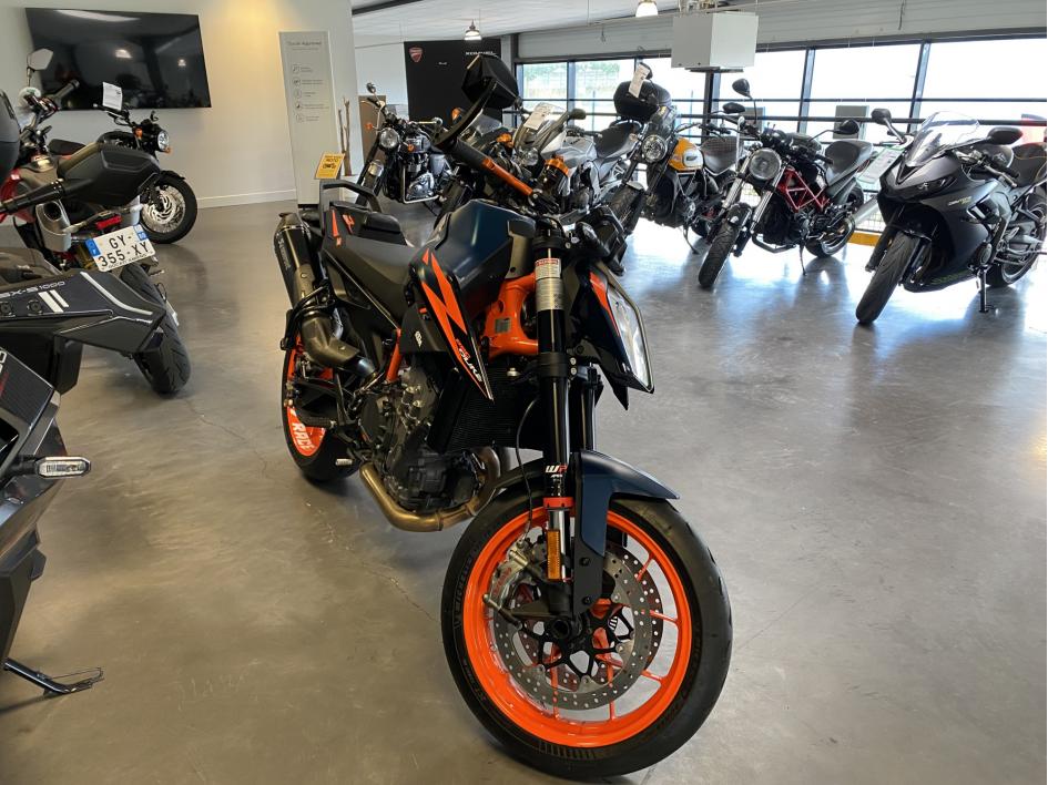 KTM 890 DUKE R