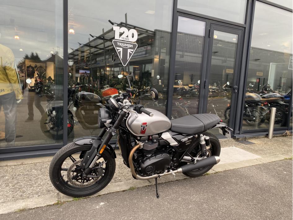 TRIUMPH SPEED TWIN 900