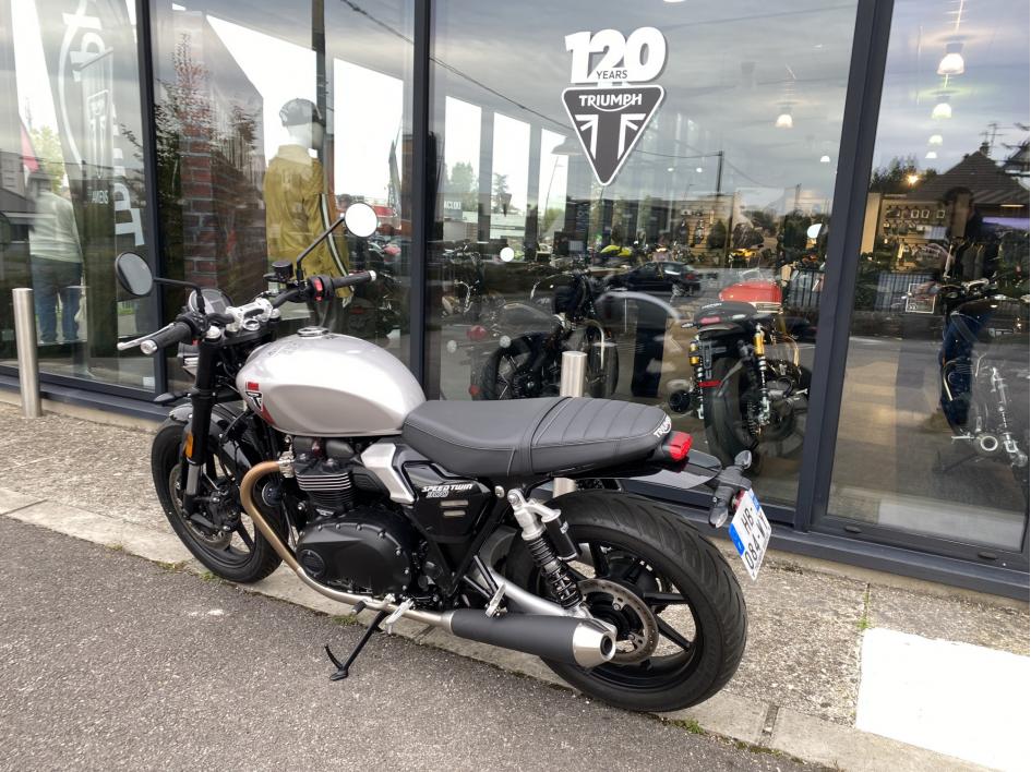 TRIUMPH SPEED TWIN 900