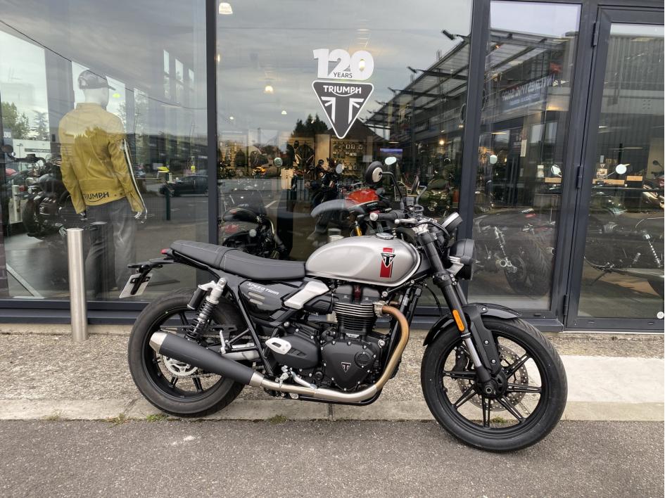 TRIUMPH SPEED TWIN 900