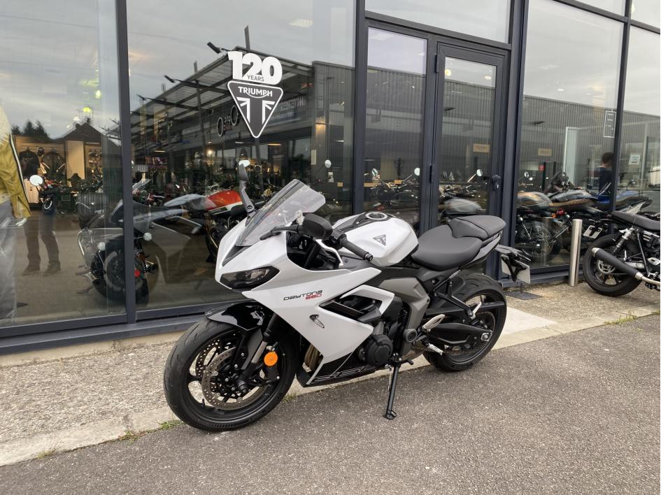 DAYTONA 660