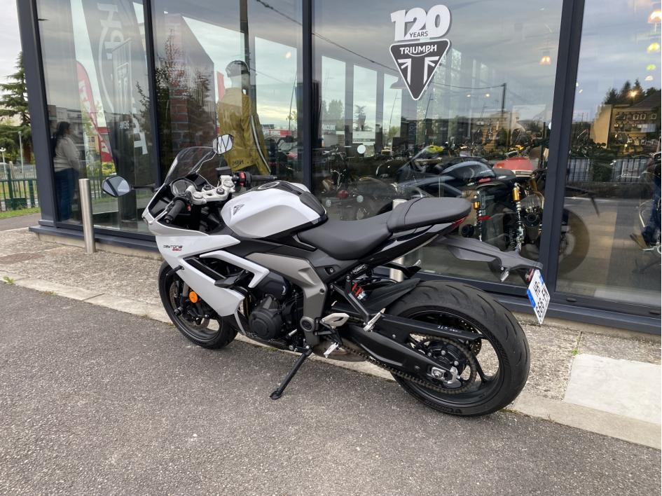DAYTONA 660