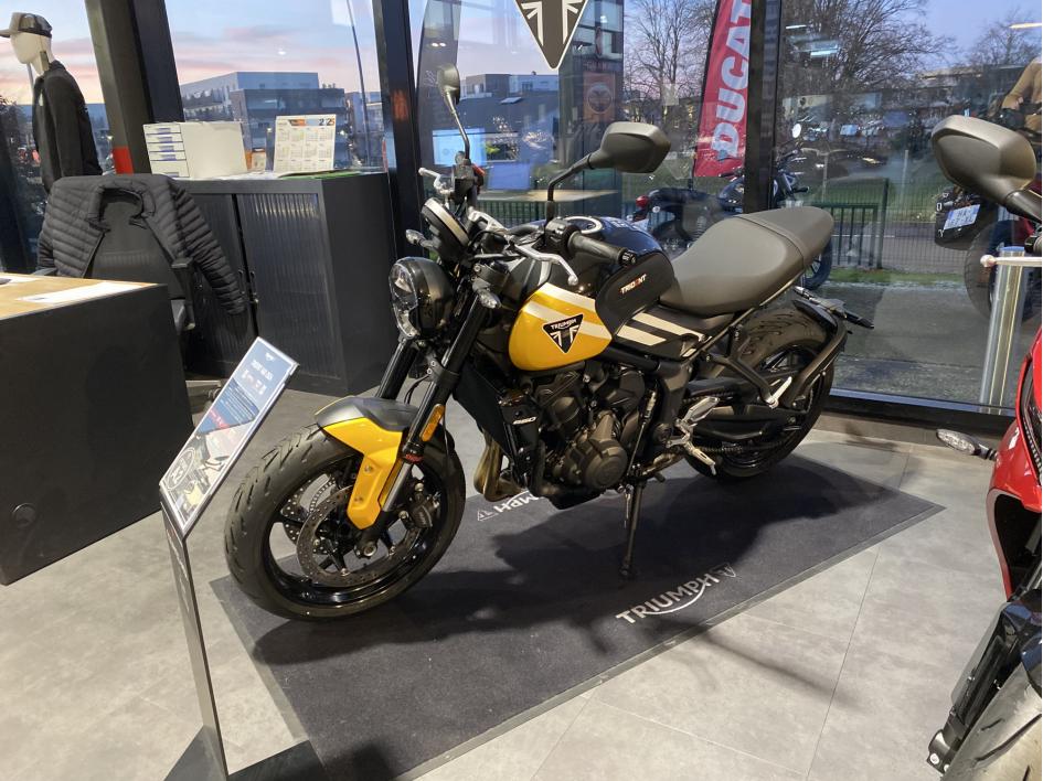 TRIUMPH TRIDENT 660