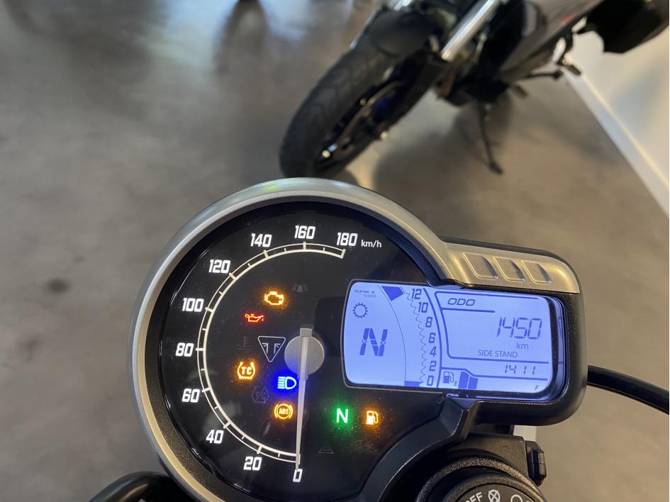 TRIUMPH SPEED 400